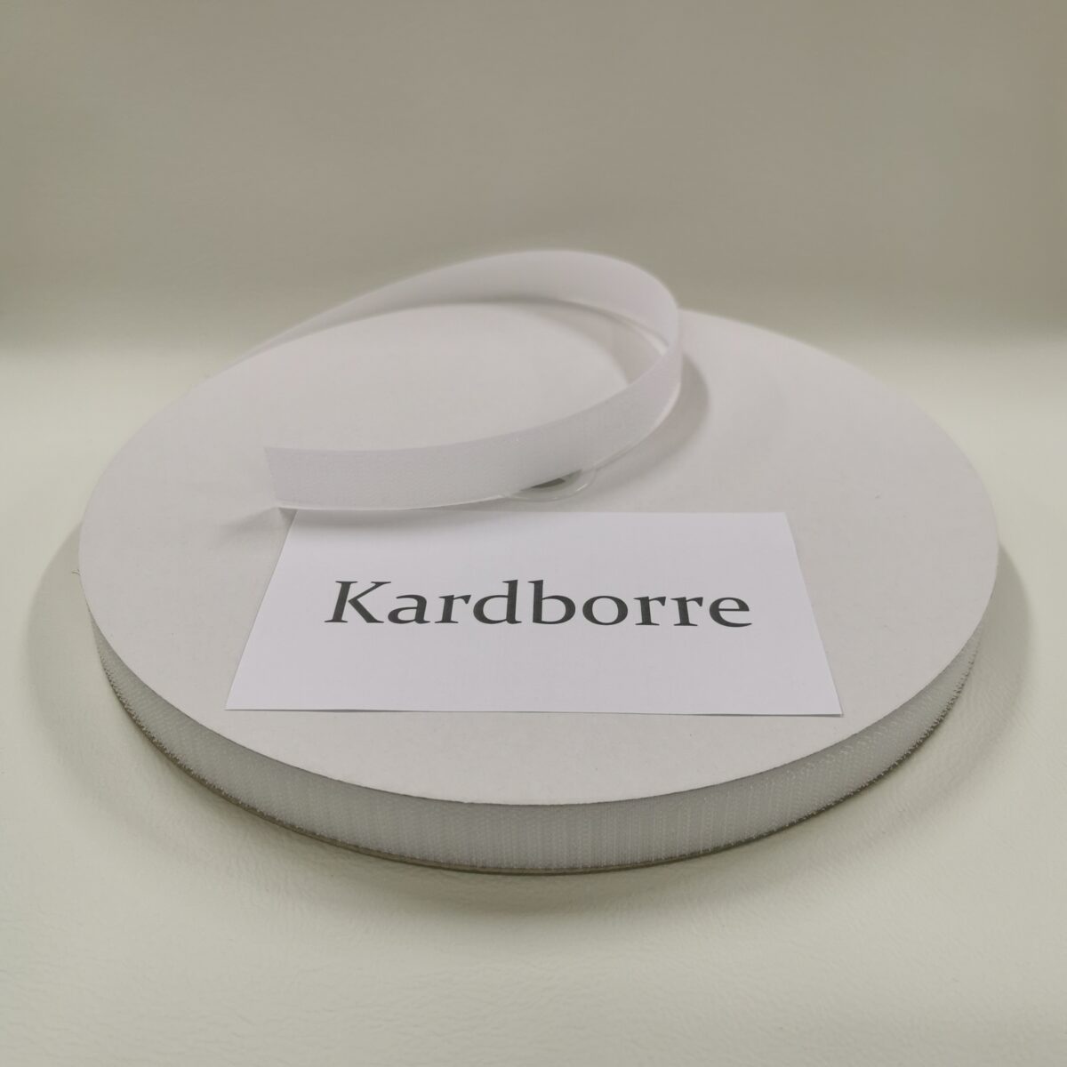 KARDBORRE VIT 20 MM SÖMNAD HÅRD
