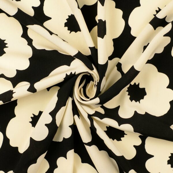 Viskospoplin Gladblomster svart/off white fg 7