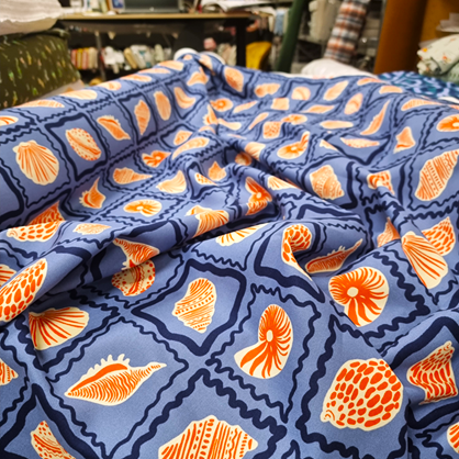 Bomullstyg Snäcksamling blå/orange fg 3